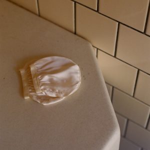 LE GANT EXFOLIANT EN SOIE VISAGE